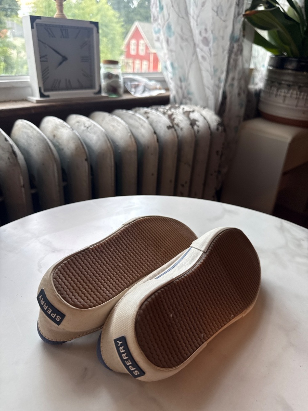 Sneakers - Picture 4 of 5